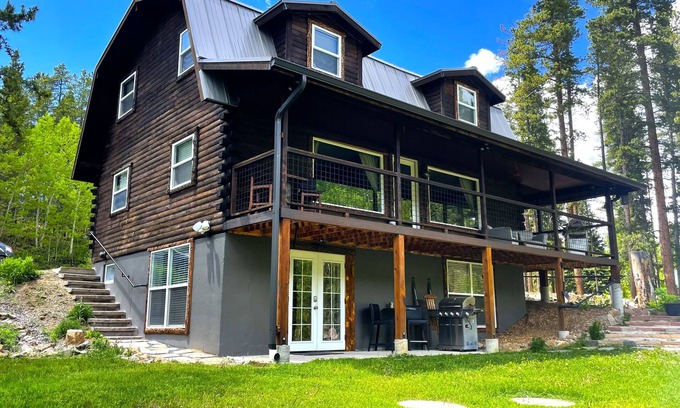 Black Hawk Cabin | Mountain retreat w/creekside sauna and fire pit patio - Casinos nearby!