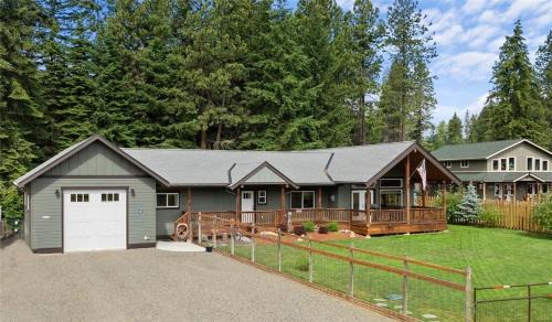 Ronald House | Mountain Retreat with Hot Tub, Game Room and Yard home