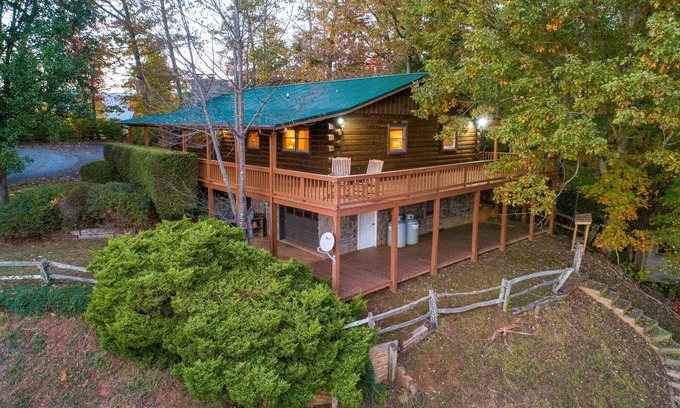 Sylva Cabin | Mountain Ridge- Peaceful Cabin Close to WCU & River Access w/Great Views!