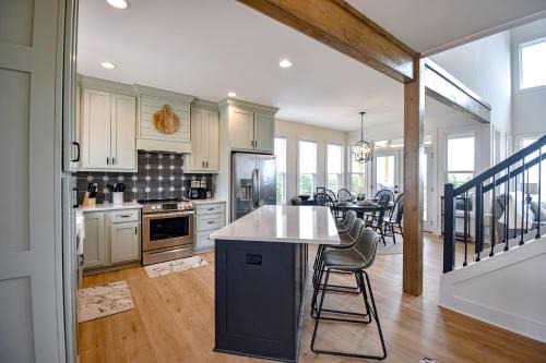 Clarkesville House | Mountain Ridge Retreat