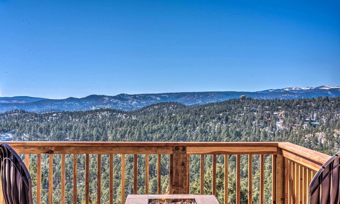 Ruidoso Cabin | ‘Mountain’s Majesty’ Cabin w/Hot Tub & Mtn Views!