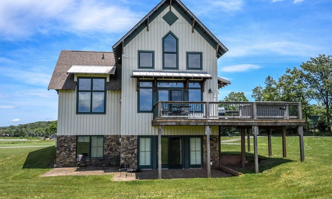 Swanton House | Mountain Splendor | Great Location, Amenities!