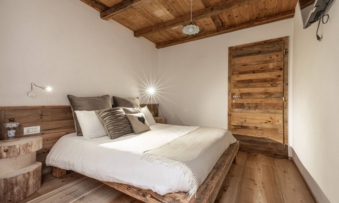 Predazzo Apartment | Mountain-style apartment with sauna and panoramic view
