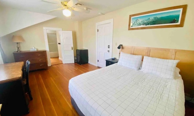 Springfield Apartment | Mountain Suite - The Annex