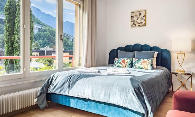 Veytaux Apartment | Mountain Sunrise Studio
