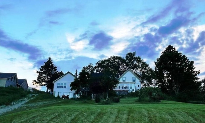 Bucksport House | Mountain Sunrise Views at The Narramissic Manor House