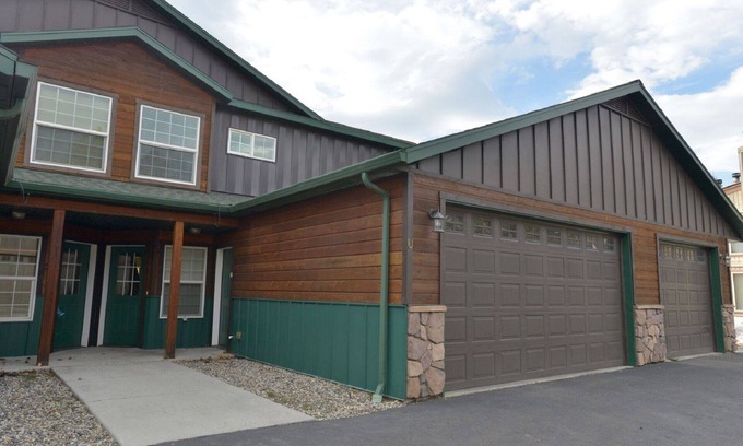 McCall Condo | Mountain Therapy: A/C, Pet Friendly, Walk to Davis Beach and Ponderosa Park