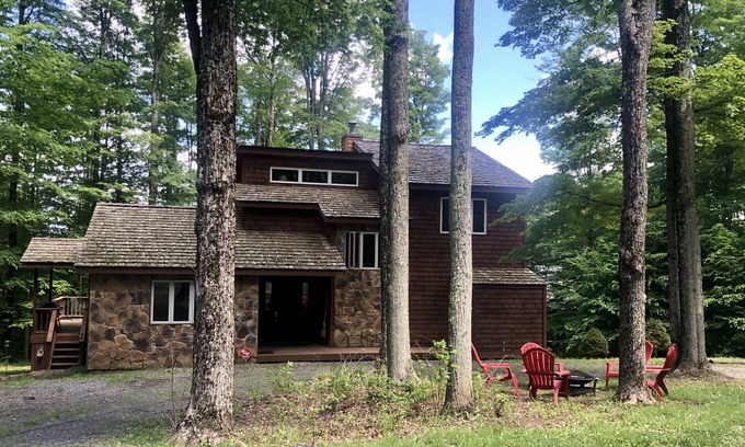 Timberline House | Mountain Time - Updated 3 bedroom home, walk to trails, horses, tennis, & more!