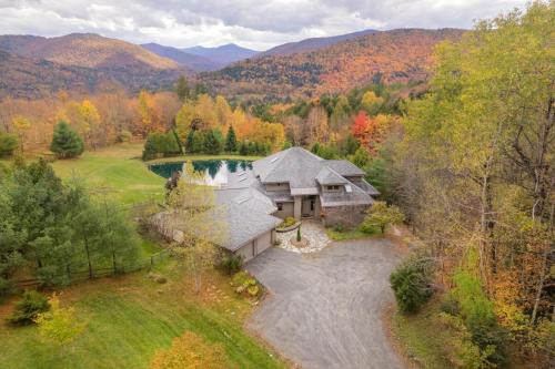Pittsfield House | Mountain Top Fresh Pond Hot Tub