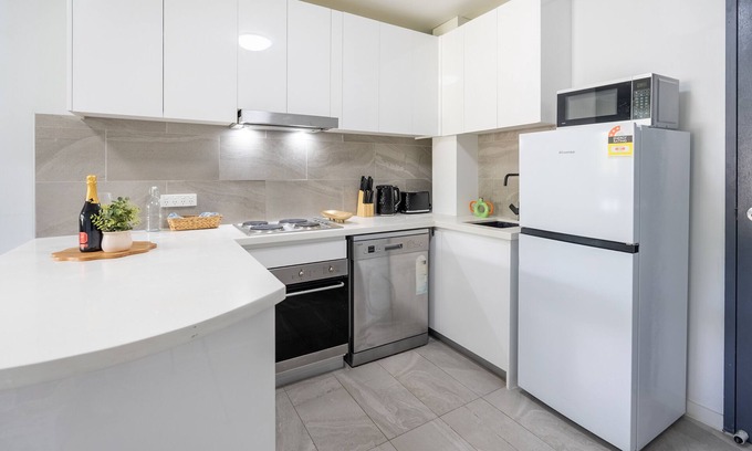 Mount Gravatt East Apartment | Mountain View Serenity Apartment - Great Location, Fully furnished w Amenities