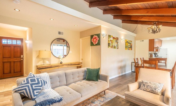 North Los Altos House | Mountain View 4BR w/Backyard, near Retail & Green Spaces, by Blueground