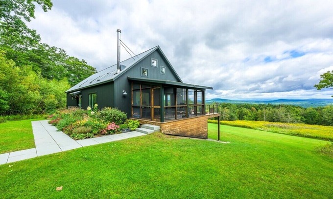 Hillsdale House | Mountain View: Airy + Secluded w/Panoramic Views