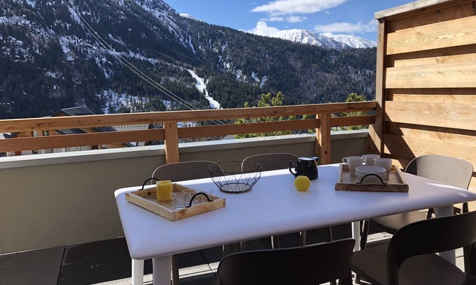 Vaujany Apartment | Mountain View Apartment - Large South-facing Terrace