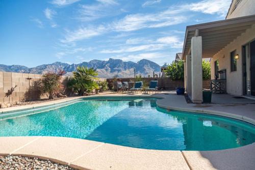 Monterra Knolls House | Mountain View Beauty with Pool