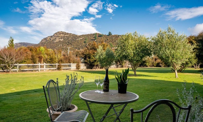 Albert Town House | Mountain View Bliss - Albert Town Holiday Unit