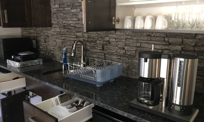 Southwest Mission House | Mountain View bright 3 bedrooms, landscaped back yard at lower level of a house