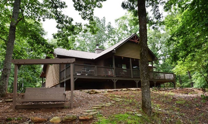 Cleveland Cabin | Mountain View Cabin · Gorgous Mt Yonah Views! FIBER OPTIC HIGH SPEED INTERNET!