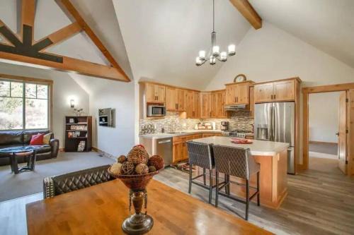 Leavenworth Ski Chalet | Mountain View Chalet Getaway 5 Min to Town