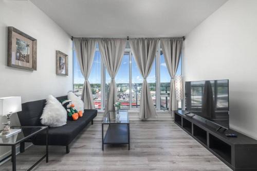 Brentwood Apartment | Mountain view Condo beside UofC, CTrain, Mall, Gym