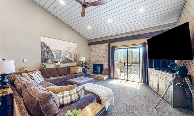 Lakeshore Condo | Mountain-view condo with 2 decks, washer/dryer, & shared pool/hot tub