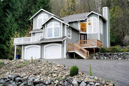 Snohomish House | Mountain View Estate Forest Hot Tub Full Arcade