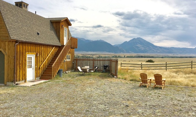 Livingston Cabin | Mountain View Getaway