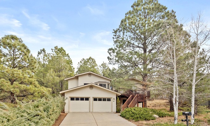 Flagstaff Cabin | Mountain View Home in the Country Club w/AC!