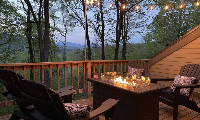 Bartlett House | Mountain View Home, Saco River and Story Land Nearby