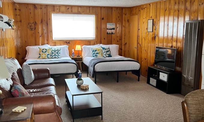 Red River Apartment | Mountain View Lodge Kitchenette Suite - Room 11