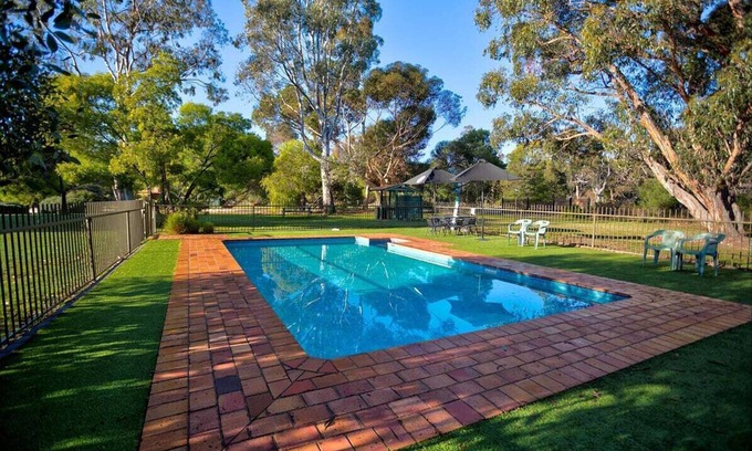 Halls Gap Hotel | Mountain View Motor Inn & Holiday Lodges