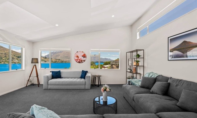 Frankton House | Mountain View Paradise 3 Bedroom House, Lake Views