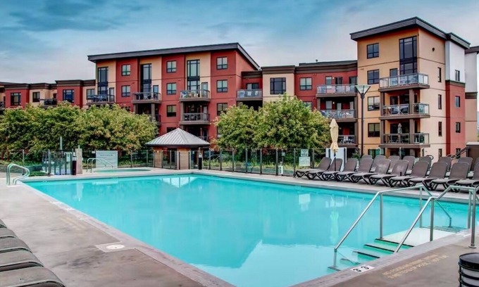 South Pandosy Condo | Mountain View Penthouse