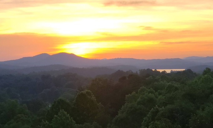 Hiawassee House | Mountain View