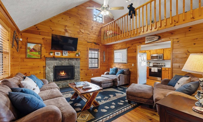 Young Harris Cabin | Mountain Views, 3 king beds, ready for Multi Couples get away! Fido too!