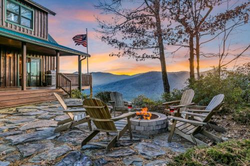 Sapphire House | Mountain Views and Deck Stunning Sapphire Cabin