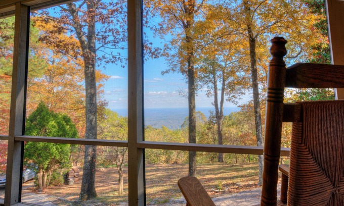 Lynn House | Mountain Views Hi Speed Internet Pet Friendly