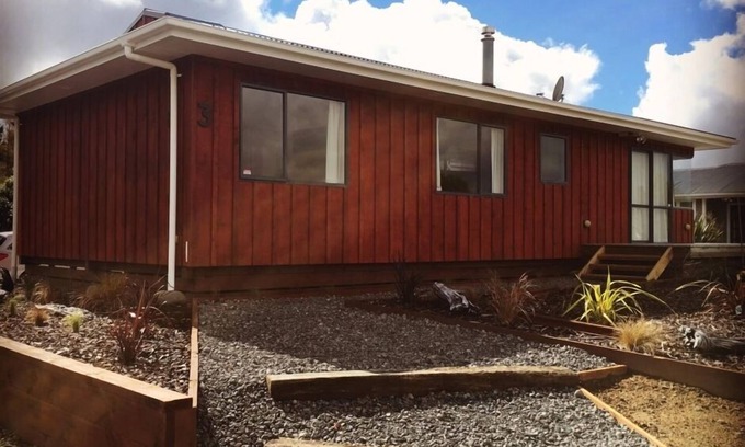 National Park Village House | Mountain views in a quiet cul-de-sac