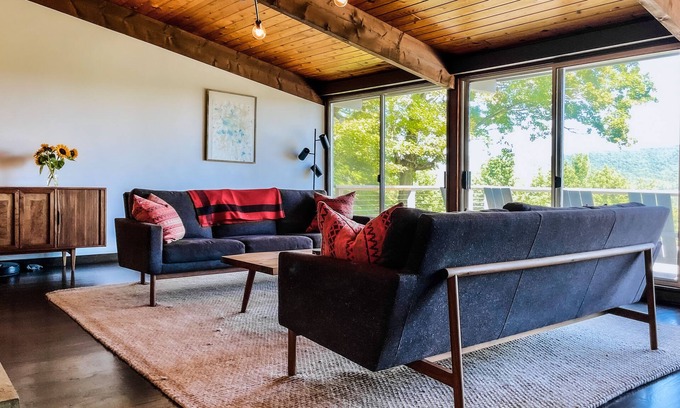 Weston House | Mountain views, Midcentury Modern with hottub, fireplaces, on 10 acres.