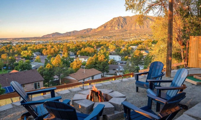 Cheyenne Meadows House | Mountain Views ~Climbing wall ~Mini Golf ~Hot tub
