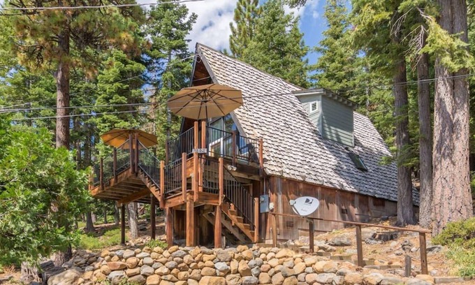 Talmont Cabin | Mountaineer by AvantStay | W/ Great View & Access To Lake Tahoe Park Association