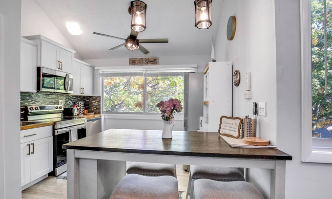 Campton Condo | Mountaineer's Cottage - Cozy Condo In The Gorgeous White Mountains 2 Bedroom Condo by Redawning