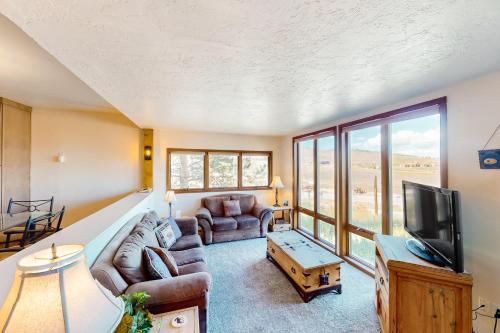 Silvercreek Apartment | Mountainside 001
