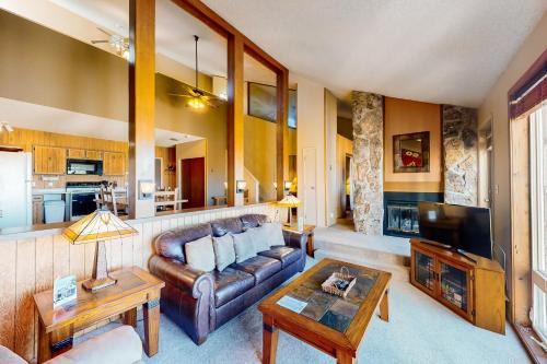 Silvercreek Apartment | Mountainside 037