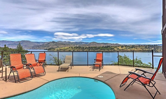 Manson House | Mountainside Chelan - 2 houses for the price of one, private waterfront, small private pool .