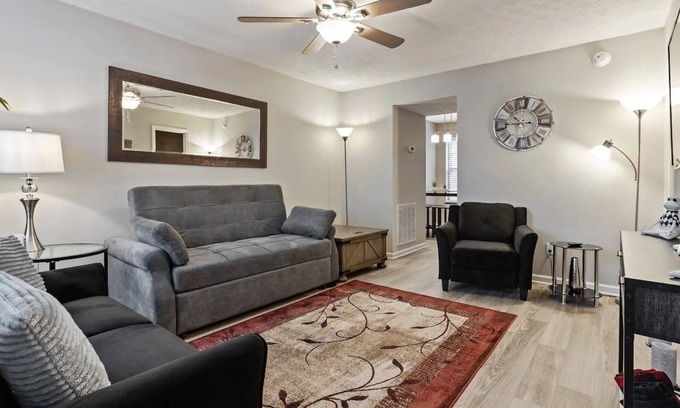 Seymour House | Mountainside Retreat Pigeon Forge (CDC Safe)