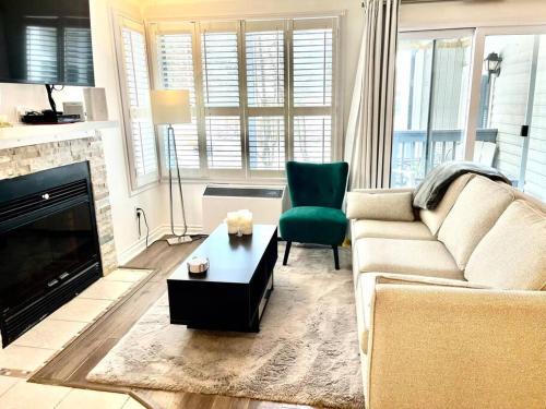 Craigleith Apartment | Mountainside Studio Bliss Pool, Hot Tubs, At the Mountain