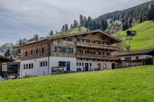Jochberg Apartment | MountApart Ski in - Ski out