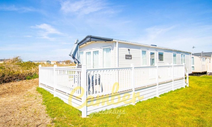 Camber RV Rental | MP753 - Camber Sands Holiday Park - Sleeps 6 - Modern caravan with large Decking - Quiet Location