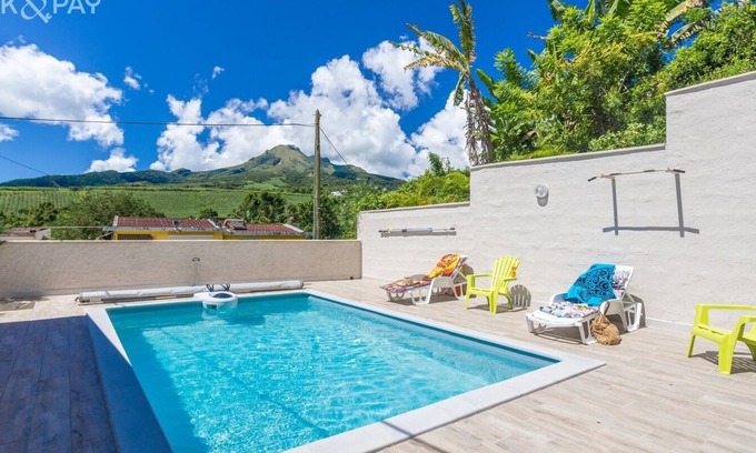 Saint-Pierre Apartment | Alpinia - Appt avec piscine partagée