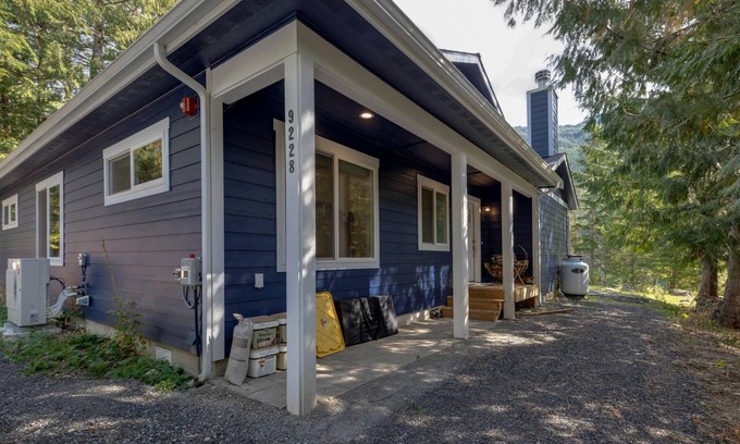 Maple Falls House | Mt. Baker Lodging Cabin 47 - Sleeps 6!